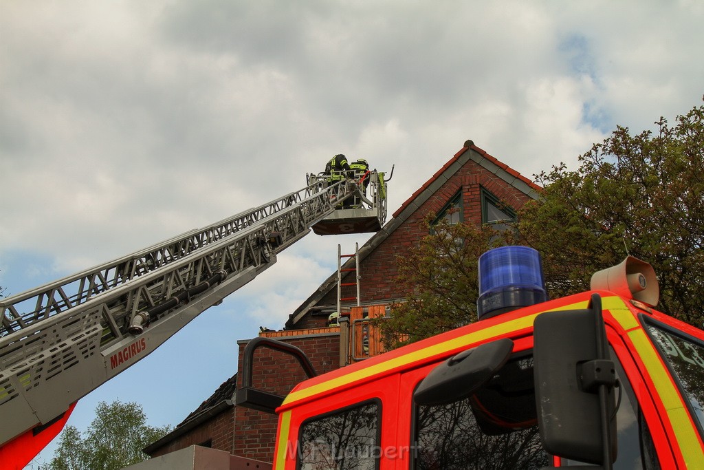 Feuer Koeln Junkersdorf Duerenerstr JK P15.jpg